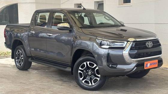 TOYOTA HILUX 2.8 D-4D TURBO DIESEL CD SRX 4X4 AUTOMÁTICO